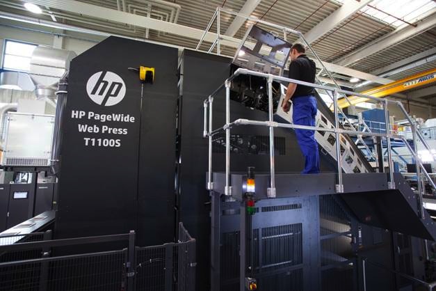 This won’t fit on the desktop! The widest digital web press available, the HP T1100S at 2.8 metres, co-developed with KBA